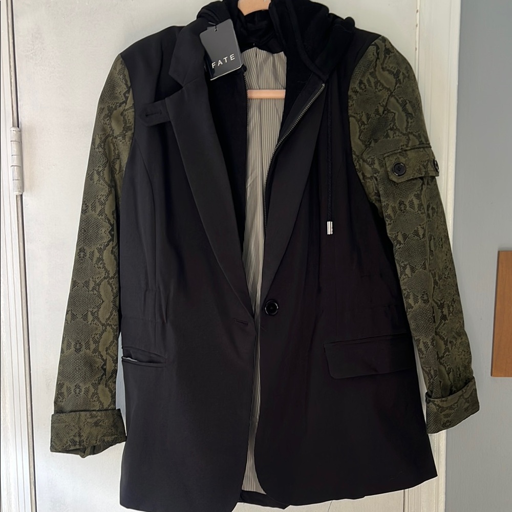 Fate Men's Black and Green Jacket